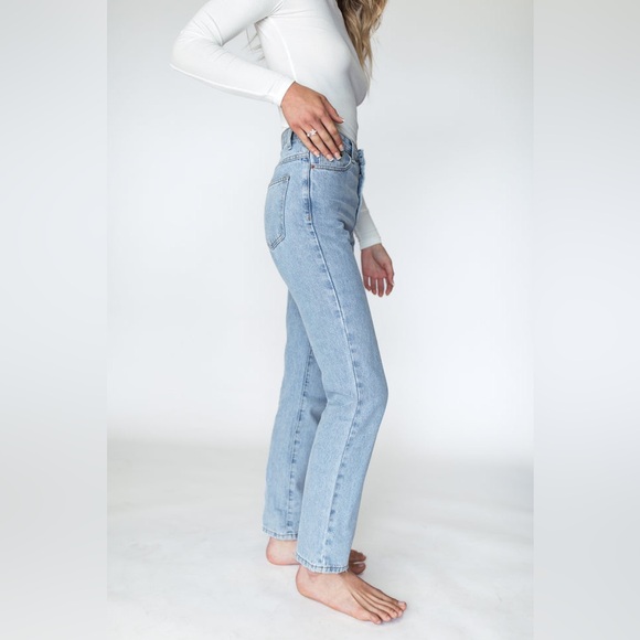 NWT Pink Lily Light Wash Mom Jeans - Picture 9 of 12